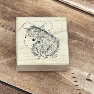 1999 HOUSE MOUSE B335 MUZZY LOOKING RIGHT WOOD / RUBBER STAMP BY STAMPA ROSA
